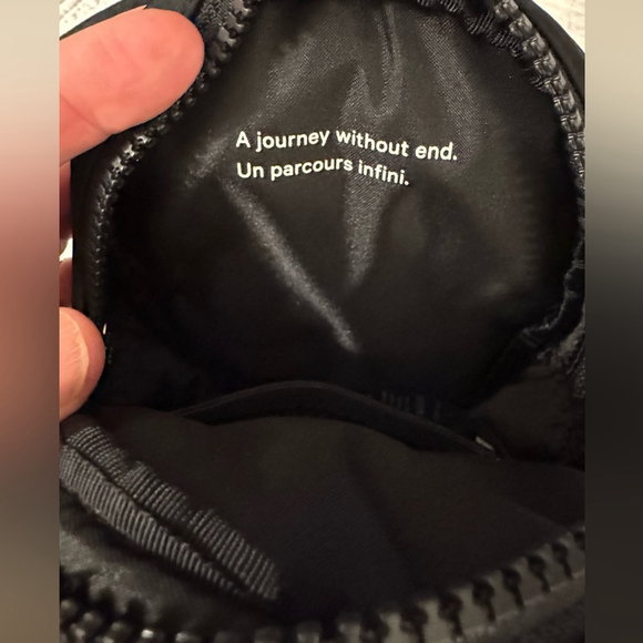 Lululemon Future Legacy Crossbody Bag Black NWT Team Canada - Picture 8 of 10